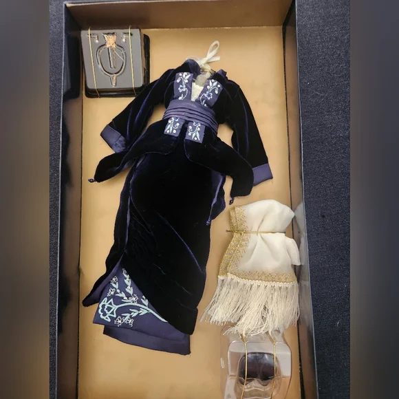 Franklin Mint Rose From Titanic Official Wardrobe Collection - Picture 4 of 5